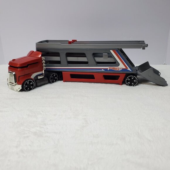 Red Hot Wheel Truck Hauler & Launcher Vehicle - Picture 2 of 12